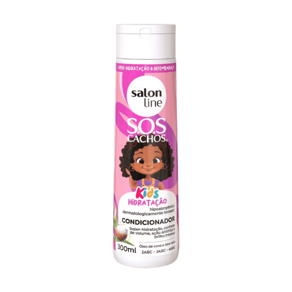 A linha S.O.S Kids Salon Line chegou para deixar o momento do banho dos pequenos ainda mais especial, ajudando os papais e as mamães com praticidade e diversão. O Condicionador de Cachos S.O.S Kids Salon Line possui propriedades nutritivas e hidratantes, facilitando o desembaraço, proporcionando mais hidratação, maciez e controlando o frizz dos cabelos crespos. Produtinho dermatologicamente testado.