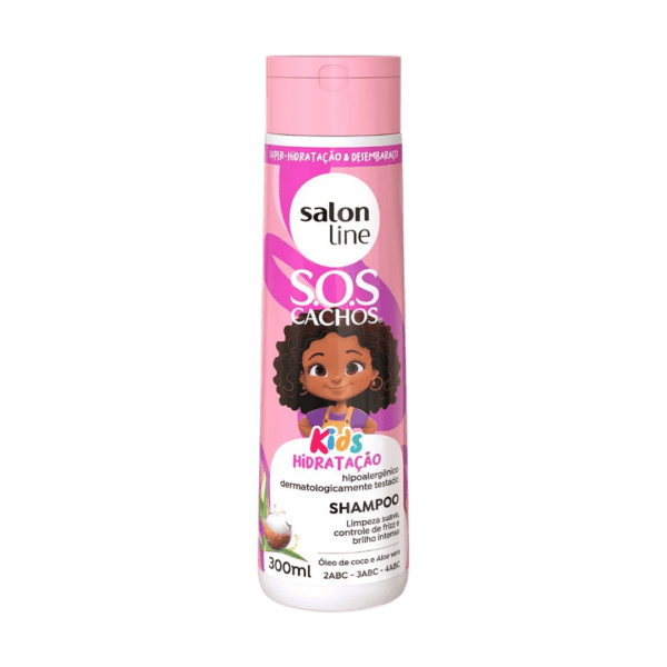 A linha S.O.S Kids Salon Line chegou para deixar o momento do banho dos pequenos ainda mais especial, ajudando os papais e as mamães com praticidade e diversão. O Shampoo S.O.S Kids Salon Line limpa suavemente, além de possuir propriedades nutritivas e hidratantes que desembaraçam os cachinhos e os crespinhos. Produtinho dermatologicamente testado e hipoalergênico.