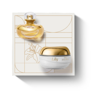 Lily é uma fragrância feminina icónica que une a delicadeza do floral com a força marcante das madeiras. Uma experiência olfativa sem igual. Este Kit inclui: Lily Eau de Parfum, 75ml Creme Hidratante Acetinado Lily, 250g O presente perfeito!