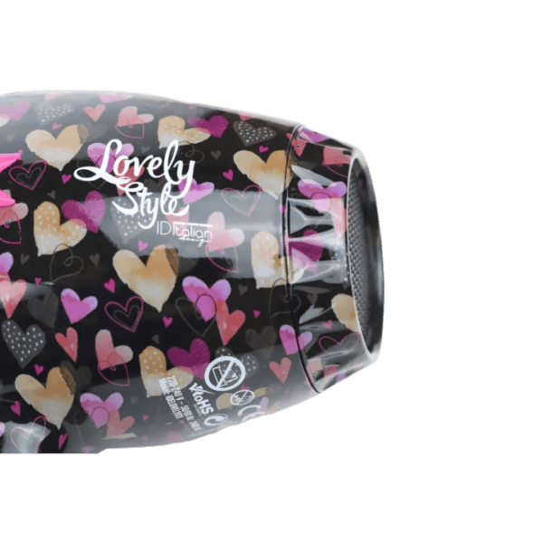 ID Italian Secador Lovely Style 2400W tem um estilo adorável. Secador de cabelo profissional que possui um motor silencioso e duradouro. Possui um seletor de velocidade duplo e dois modos de aquecimento.