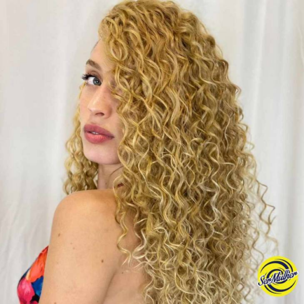 Extensões de cabelo loiras da marca Ser Mulher na loja Brasil Cosméticos, pacote com extensões de 60cm e 300g.