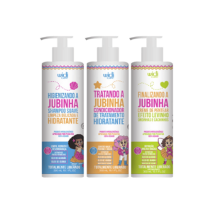 O Kit Jubinha Efeito Levinho oferece tudo que seus pequenos cachinhos precisam! O shampoo limpa sem embaraçar, o condicionador hidrata e o creme de pentear, além de definir promove maciez e brilho.