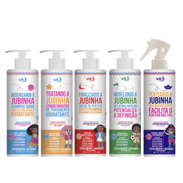 Transforme a rotina de cuidados dos cachinhos com o Kit Jubinha Pesadinho! Com shampoo, condicionador, creme de pentear, gelatina e spray desembaraçante, ele hidrata profundamente, proporcionando maciez e brilho. Além disso, limpa sem embaraçar e reativa cada ondinha!