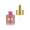 Você está indo para um visual retrô festivo nesta temporada de férias? Então estas gotas de blush são feitas para você! Elas vêm em três tons diferentes Catrice Festive Treasures Blush Drops C01 Merry Mauve, um lilás moderno, C02 Gingercrush, um coral e C03 Chestnuts Roasting em um vermelho escuro elegante. O blush líquido tem uma textura leve que se mistura com sua pele sem esforço.