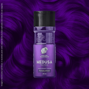 Uma máscara pigmentante semi-permanente, sem amônia, parabenos ou peróxidos, desenvolvida para proporcionar uma cor Roxo Intenso e Vibrante! Permite a mistura com outras cores podendo assim obter novos tons! Possui durabilidade de 5 a 25 lavagens.