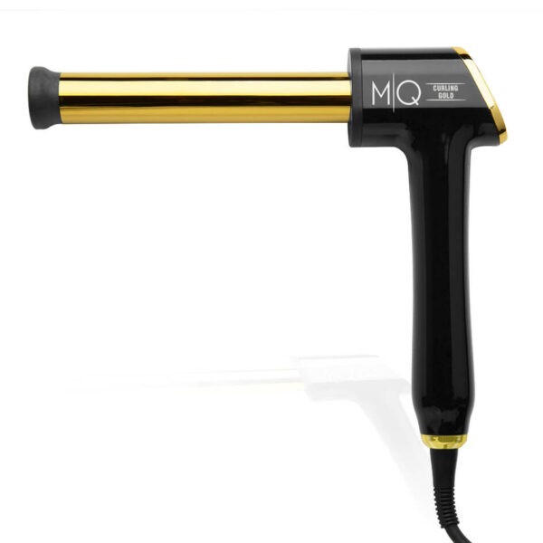 O MQ Curling Gold é um modelador de cachos profissional que combina design ergonômico em ângulo de 90° com tecnologia de aquecimento rápido, proporcionando cachos definidos e duradouros com conforto e eficiência.