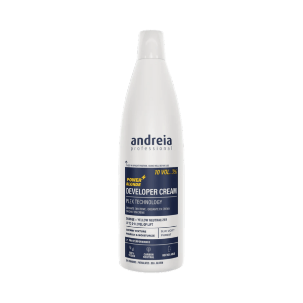 Peróxido de hidrogénio vegan 10 vol (3%) com tecnologia plex, que hidrata e nutre os fios enquanto potencializa a coloração e descoloração power blonde. Com textura cremosa e pigmento azul violeta, neutraliza tons alaranjados e amarelados.