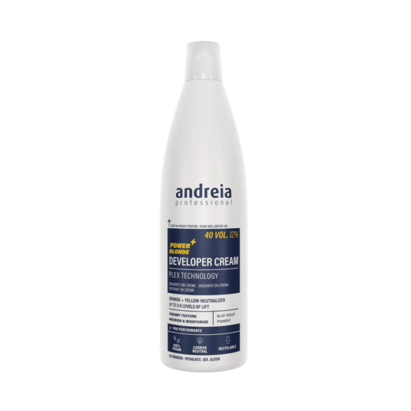 Peróxido de hidrogénio vegan 40 vol (12%) com tecnologia plex, que hidrata e nutre os fios enquanto potencializa a coloração e descoloração power blonde. Com textura cremosa e pigmento azul violeta, neutraliza tons alaranjados e amarelados.