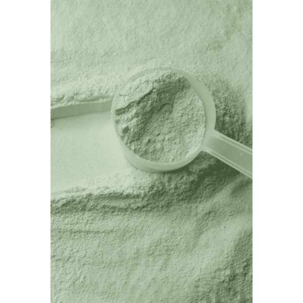 Pó descolorante verde vegan até 9 níveis de aclaramento. Neutraliza tons avermelhados. Ação instantânea e proteção da fibra capilar graças à tecnologia plex e queratina. Livre de poeira. Adequada para todas as técnicas de descoloração. Com aloe vera, aminoácidos e óleo de argão. Performance profissional. 