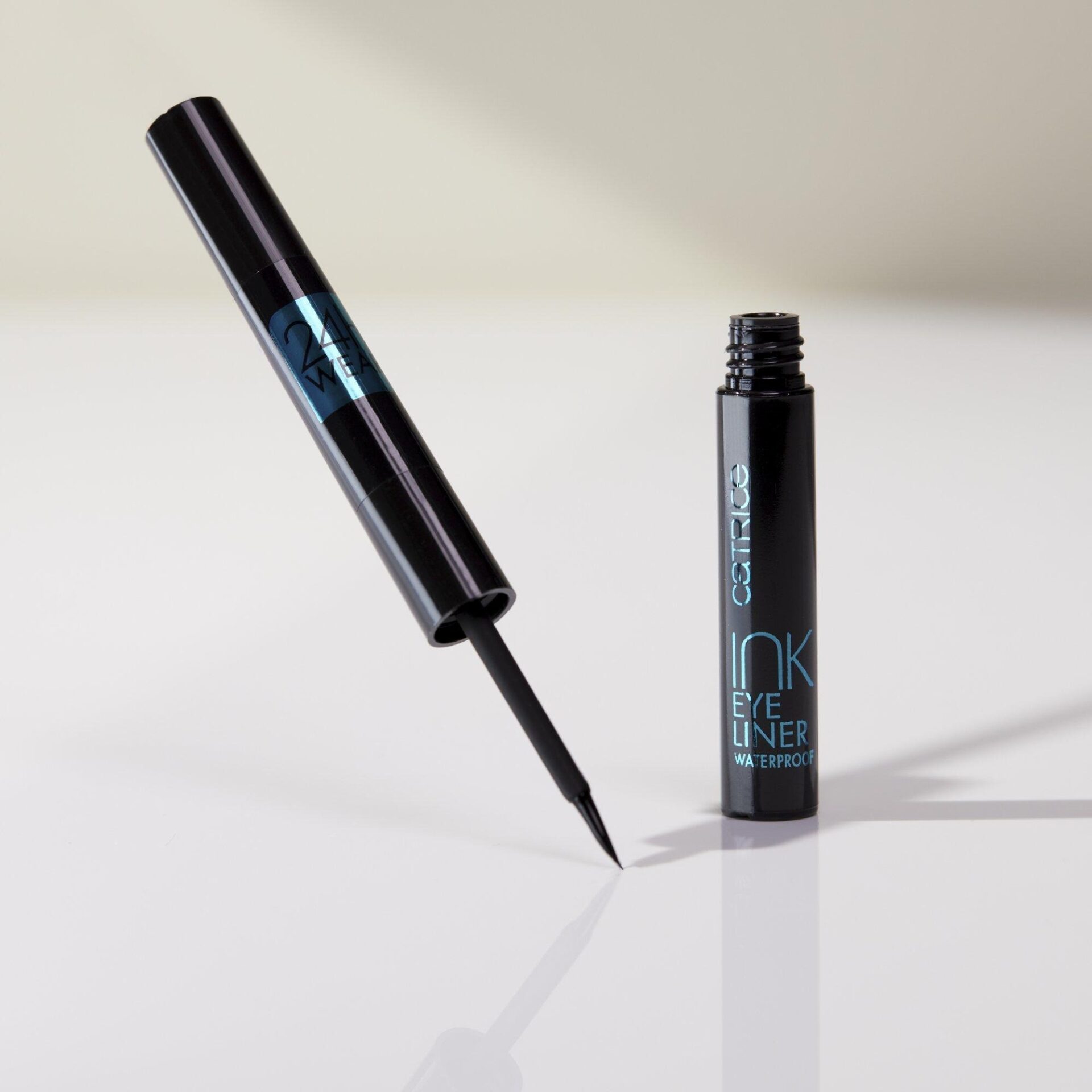 Catrice Eyeliner Mate à Prova de Água 010 Stay in Black - Image 3